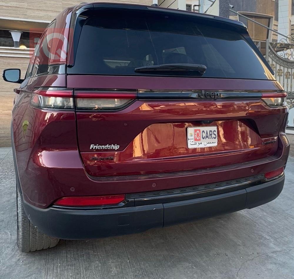 جیپ گراند شیرۆکی